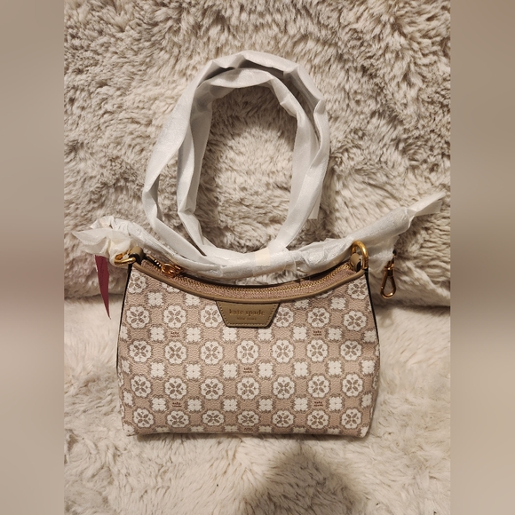 Kate Spade Flower Monogram - Picture 1 of 5